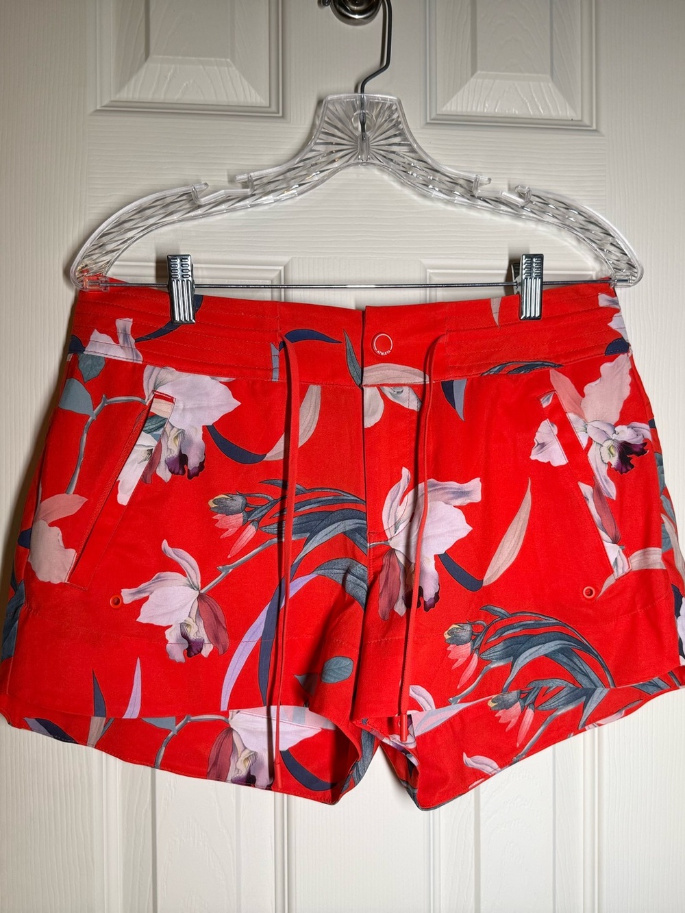 Athleta Size 8 Red Floral Athletic Shorts with Drawstring